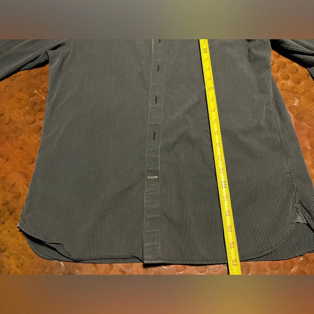 American Eagle vintage fit button down in excellent condition - size medium - Picture 3 of 7